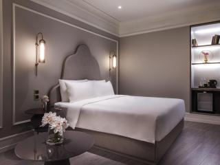 Mercure Shanghai Yu Garden On the Bund - 5 mins taxi to Nanjing Road and Bund - 9