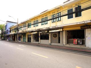 Phraya Hostel - 1