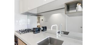 T Sky High City Southbank 1BR with Pool and Gym T - 7