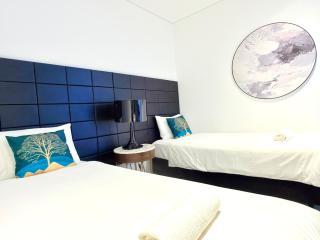Chatswood Executive Suites - 3 Beds, 2 Baths with Parking - 6