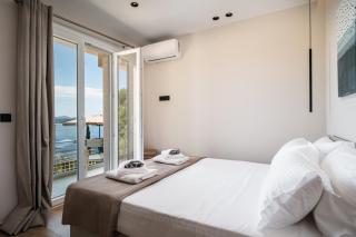 Aithra Seaview Suite by Konnect - 4