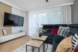 Klimatyzowany Apartament z Balkonem Blisko Centrum Krakowa by Noclegi Renters - 0