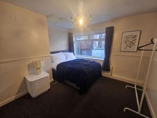 Spacious 4 bedroom house in Birstall, Leeds - 3