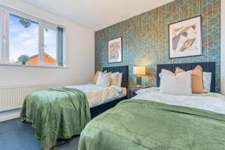 2 bed house,Coventry City,Sleeps 6,Wi-Fi,Parking - 7