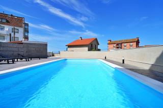 Apartamentos con piscina frente a la Playa de Paxariñas - 8