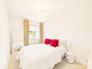 London Road Apartment | Modern | Parking - 7