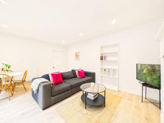 London Road Apartment | Modern | Parking - 3