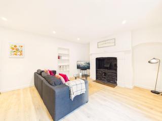 London Road Apartment | Modern | Parking - 2