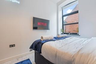 Prime Leeds Apartment Sleeps 8 - 4