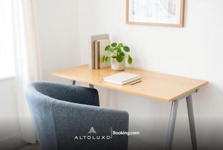 Orion's Place 3BR House By AltoLuxoExperience Short Lets & Serviced Accommodation With Free Parking - 2