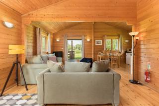 Scandanavian Lakeside cabin Sleeps 4 Parking - Pass the Keys - 2