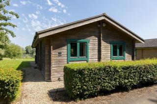 Scandanavian Lakeside cabin Sleeps 4 Parking - Pass the Keys - 1