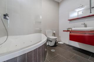 Exclusive sophisticated duplex-3Bdrs 2Bath-Opera - 6