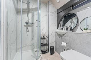Stylish Unique Central Leeds Stay - Sleeps 4 - 5