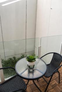 Cozy 1 Bedroom Apartment w Private Balcony - 5
