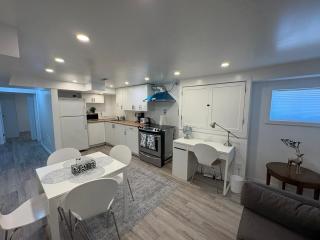 Silverado Suite Modern Quiet 2BR Queen's Downtown - 1