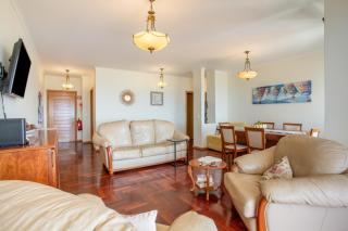 Sunny Ocean View Apartment - 4