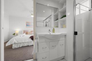 Penthouse Style - Full Ocean View - Sleep 6 - Baby Friendly - 2