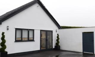 Modern Guest House with Free Parking & Fast Wi-Fi - 0