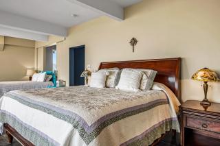 Tropical Retreat with Ocean Views - Steps from the sand with alfresco dining - 4
