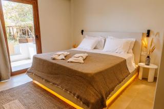 Trizonia Bay Hotel - 1