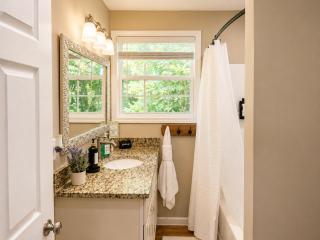 Bear Oaks Retreat Mountain Escape Spacious Stay for Family and Friends - 7