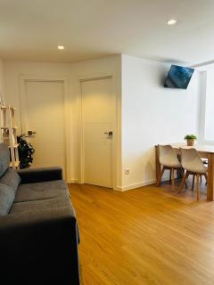 Apartamento Renovado-4 habitaciones-2 baños balcon y terraza para 7 personas - 0
