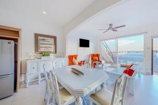 Dog-Friendly Villa with Heated Outdoor Pool, Hot Tub, Streaming, Balcony, Grill - 9