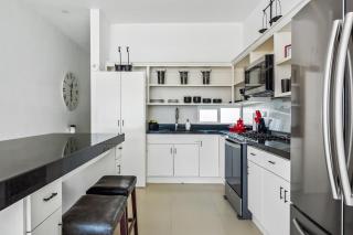 Bright Dog-Friendly Villa with Beach Views, Private Patio, Outdoor Pool, Kitchen - 5