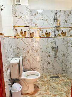 Stylish Central Apartment with Balcony - 4