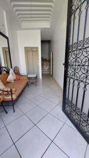 Stylish Central Apartment with Balcony - 9