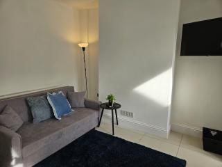 4BR House, Derby, Contractors, Relocators - 4