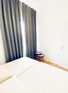 Budget-friendly 4BR Apartment Perfect for Groups - 7