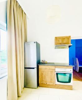 Budget-friendly 4BR Apartment Perfect for Groups - 5
