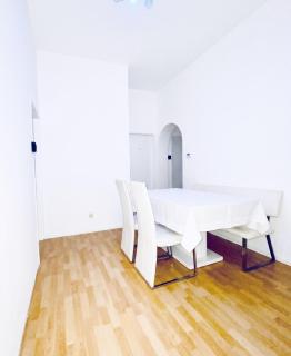 Budget-friendly 4BR Apartment Perfect for Groups - 6