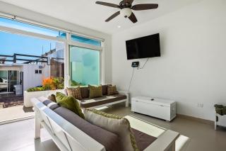 Peaceful Dog-Friendly Villa with Outdoor Pool, Rooftop Patio, Beach Views, & AC - 9