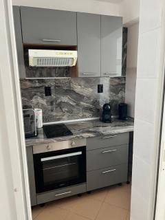 Sunny 1BR Apartment with Free street Parking - 5