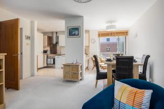 Coastal Retreat - Spacious Apartment on Poole Quay - 4