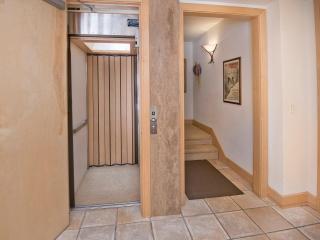 Sandstone Chalet - 2