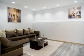 818 · 2BR Townhouse 2 Bathrooms Living Space - 7