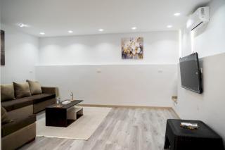 818 · 2BR Townhouse 2 Bathrooms Living Space - 4