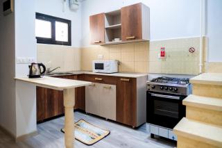 818 · 2BR Townhouse 2 Bathrooms Living Space - 1