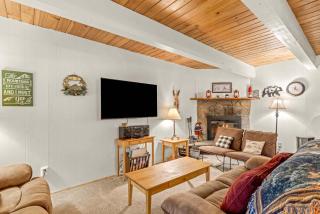 Newly remodeled cabin-style condo near skiing & attractions - dogs welcome - 7