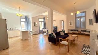 Chic 5BR Seaside Pasalimani Apt Next to Marina Zea - 3