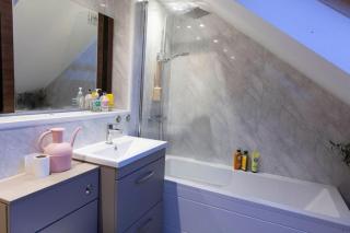 Family house in Kent 5 bedrooms 4 ensuite 12 guest - 8