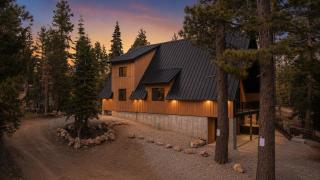 Luxury A-Frame w Sauna & Hot Tub that sleeps 10 - 7