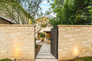 5BR Austin Compound Casita & High End finishes - 0