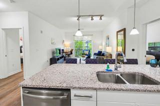 Modern Stamford Stay Near Dining & Train - 2
