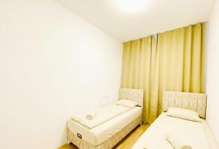 Private rooms in 5BR shared Aprt for 11 Near Train Station - 3