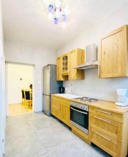 Private rooms in 5BR shared Aprt for 11 Near Train Station - 7